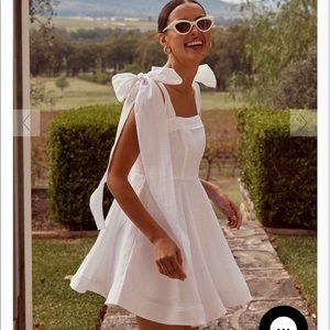 DISSH Aisle White Linen Bow Mini Dress